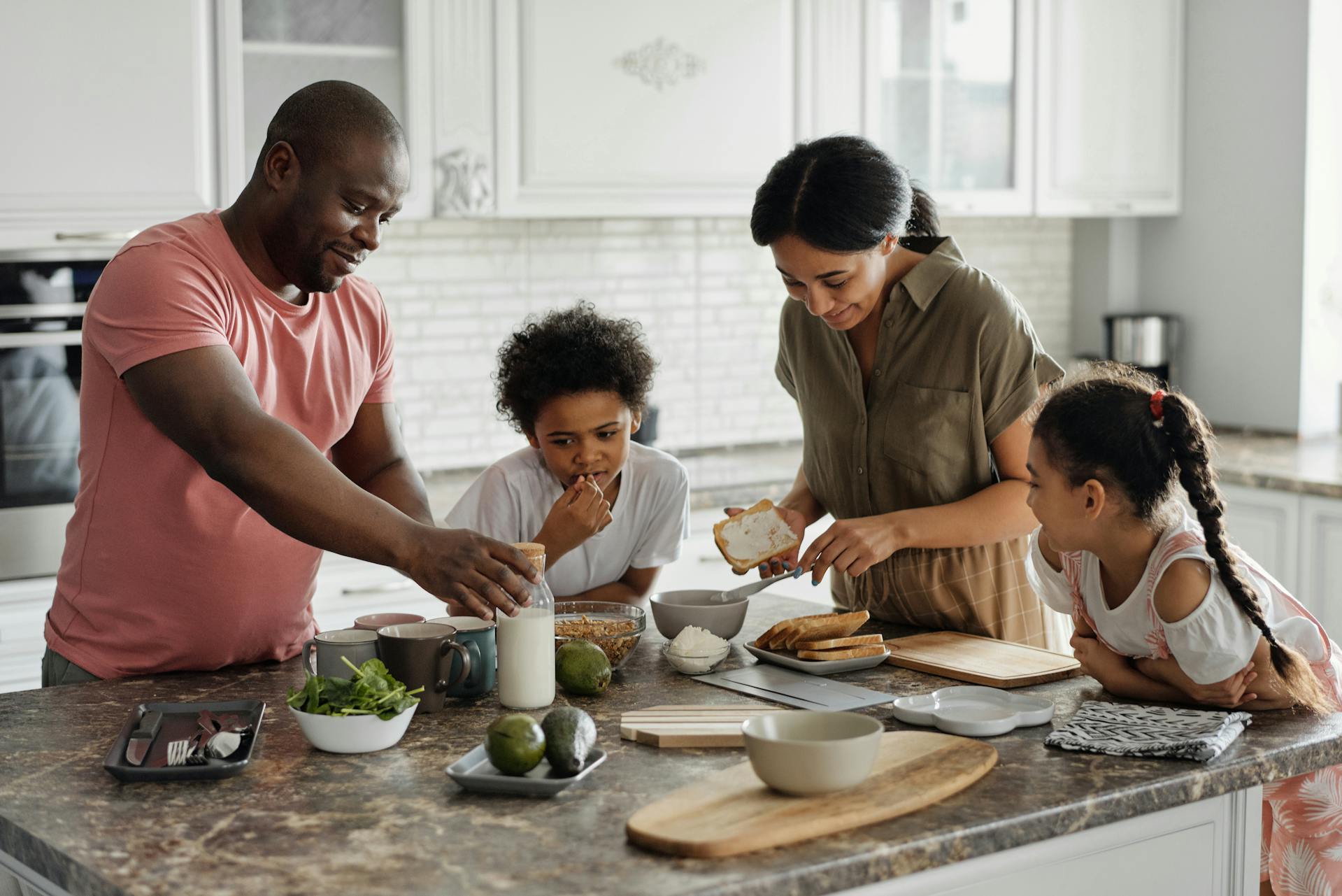 Are children characterised by running around and screaming the moment they wake up in the morning? Get this magic trick to wake up for school and get ready on your own without anyone calling you for it.